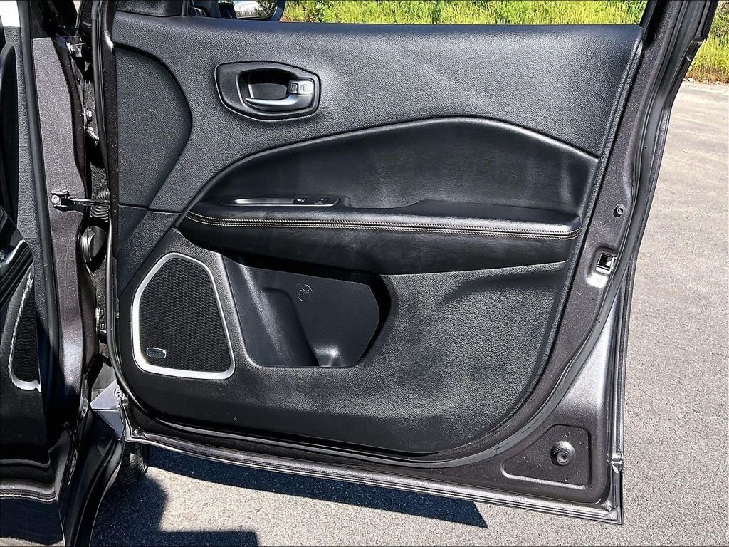 Used 2021 Gray Jeep Limited image 27