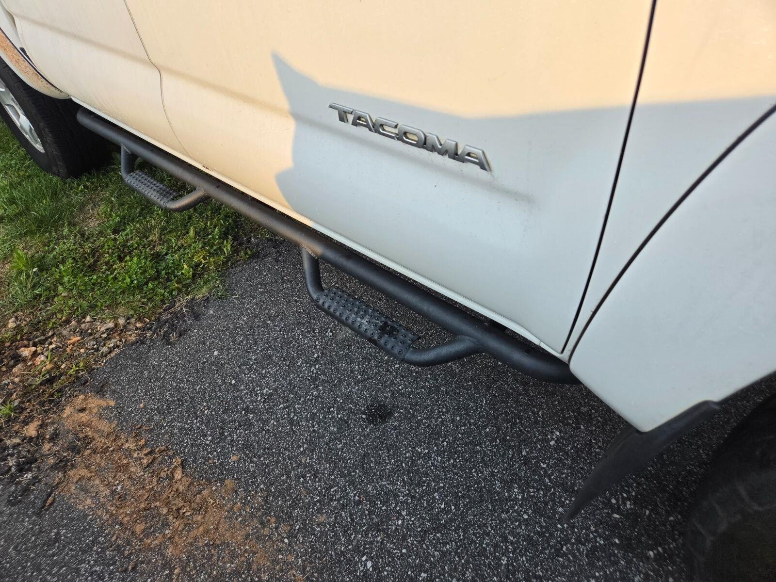 Used 2014 Super White Toyota PreRunner V6 image 5
