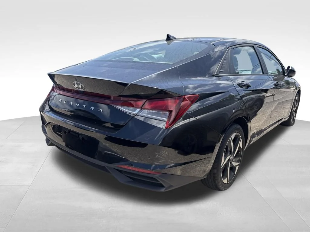 Used 2023 Black Hyundai SEL image 10