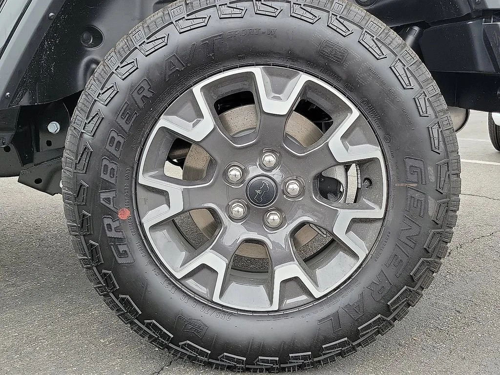 2025 Jeep Wrangler 4-Door Sahara - Photo 19