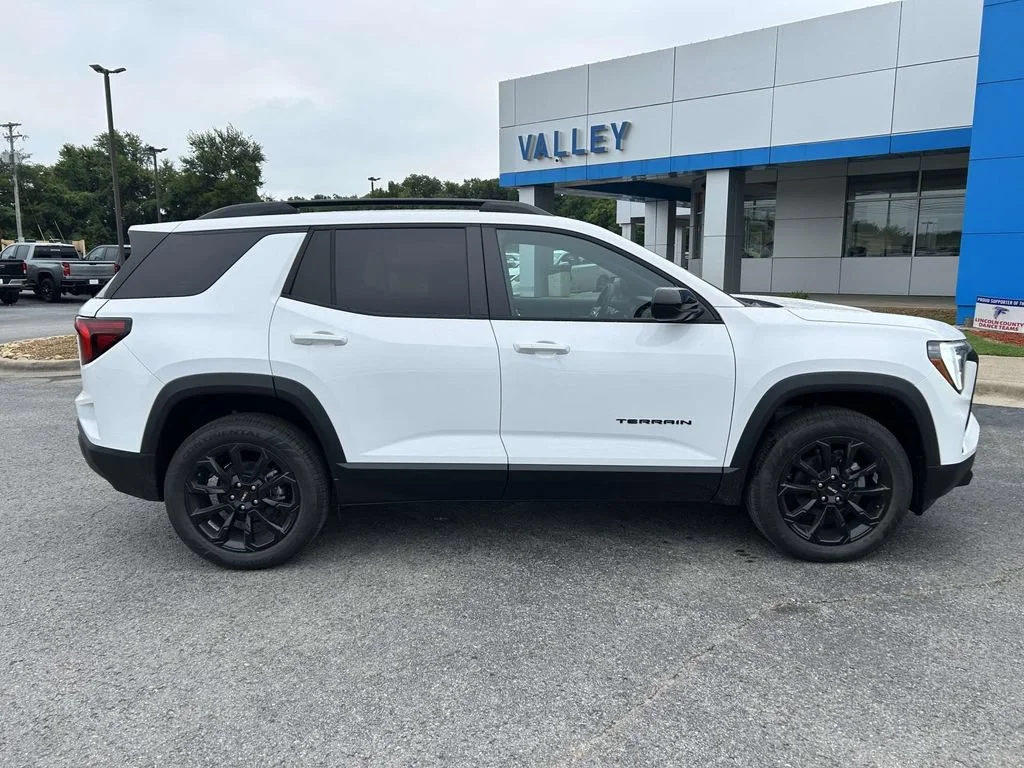 New 2027 Summit White GMC Elevation image 2