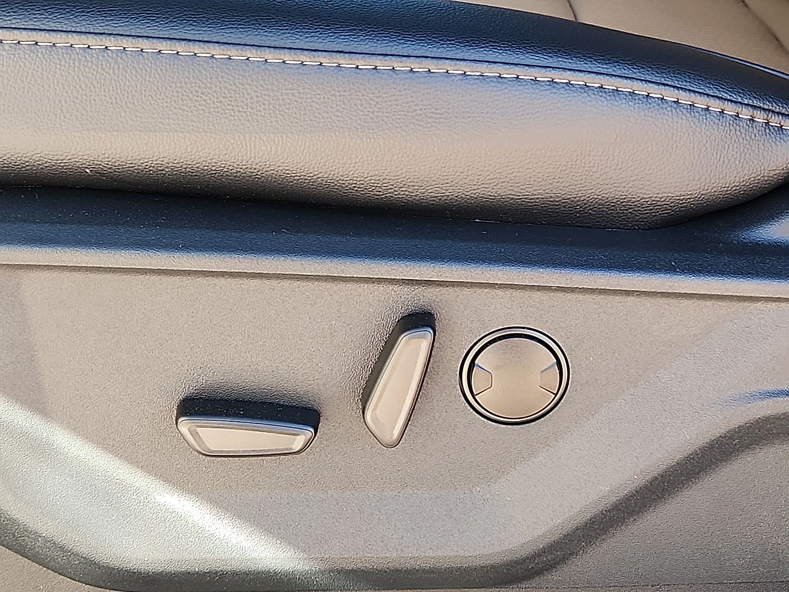New 2026 Oxford White Ford Lariat image 16