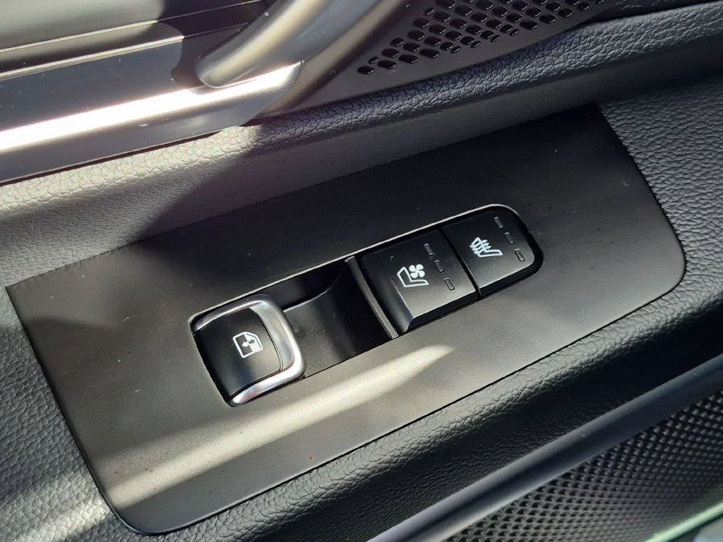 Used 2025 Green Kia SX-Prestige X-Line image 31