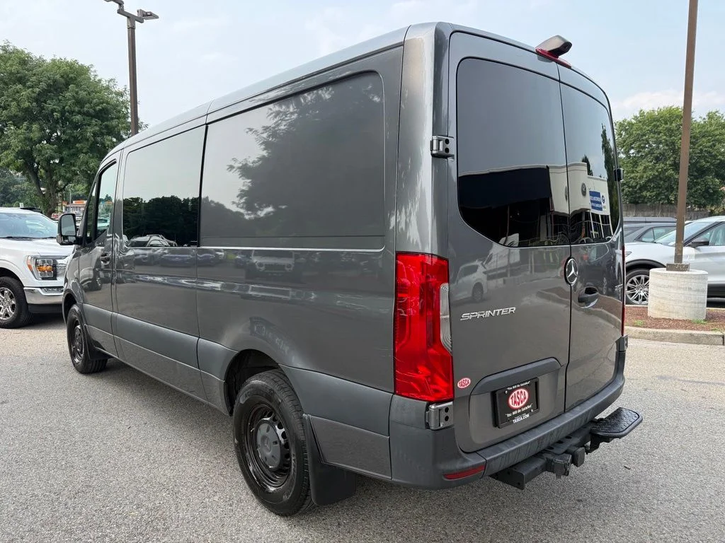 Used 2021  Mercedes-Benz Crew 144 WB image 7