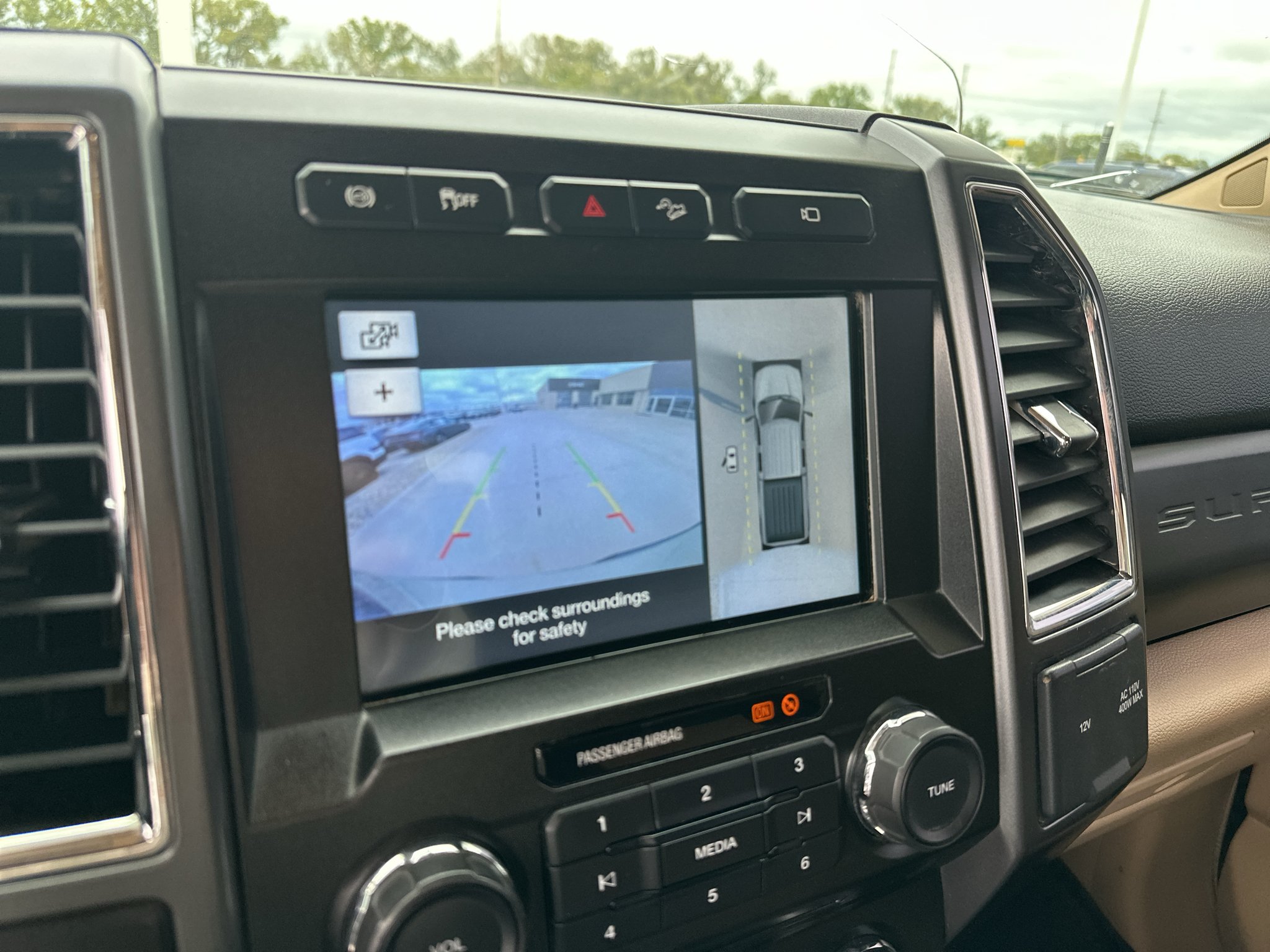 Used 2017 White Gold Metallic Ford XLT image 22