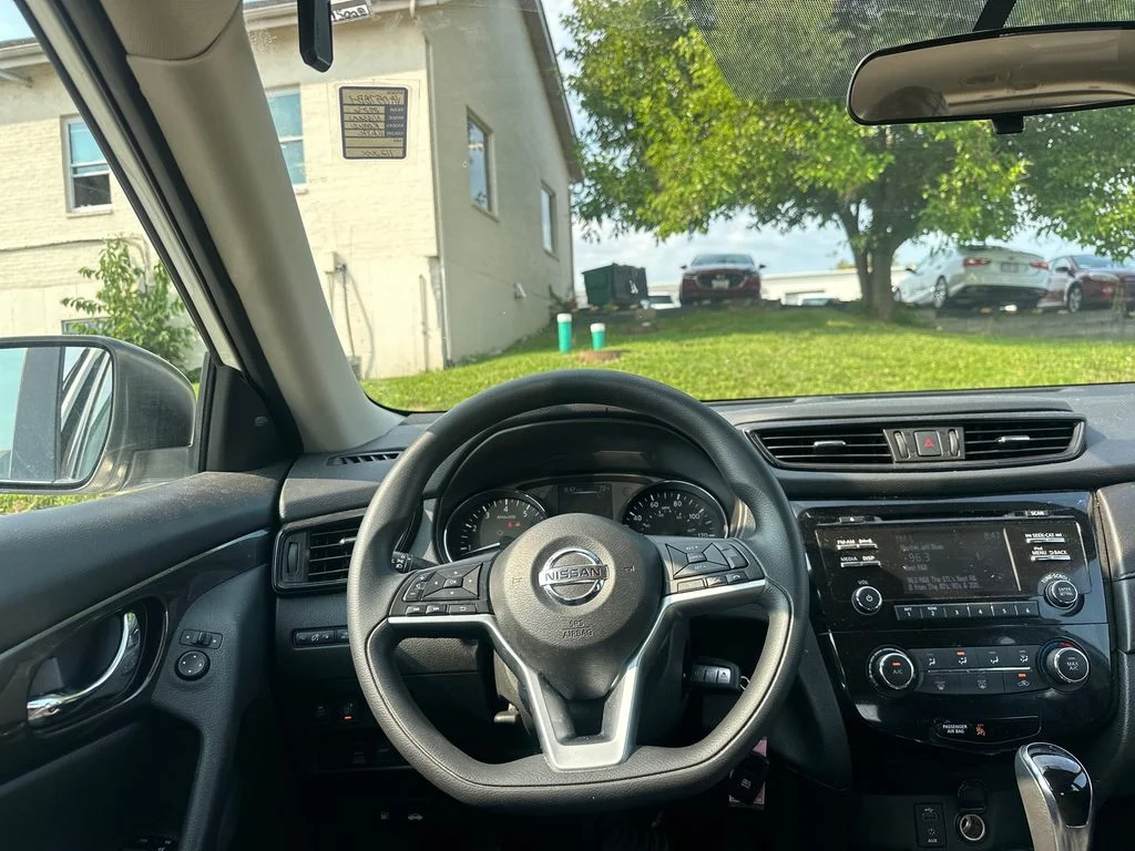 Used 2017 White Nissan S image 18
