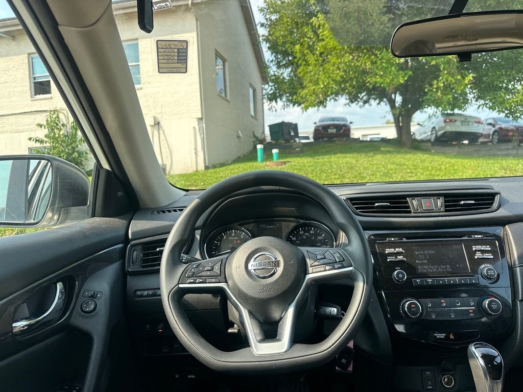 Used 2017 White Nissan S image 18