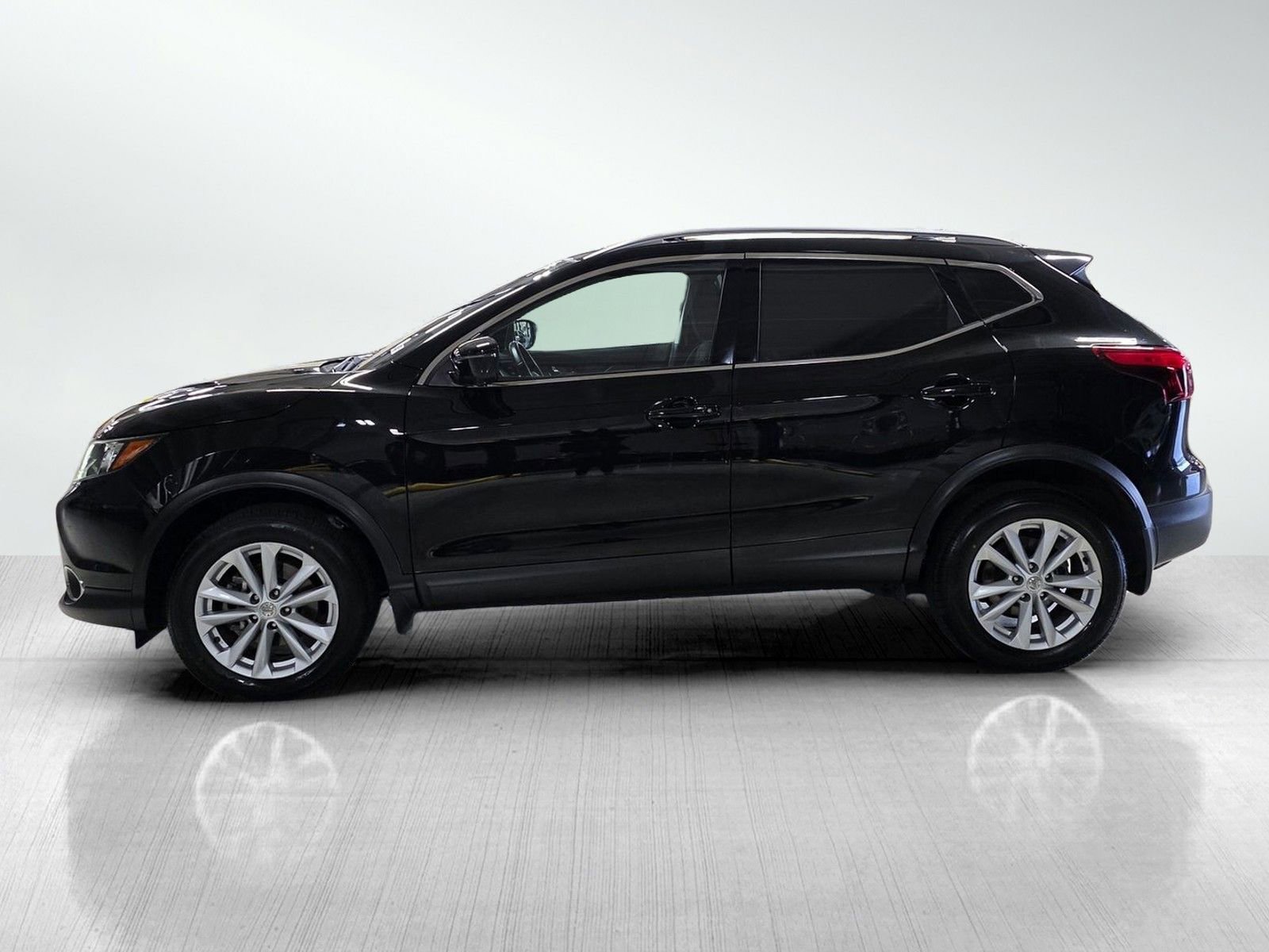 Used 2018  Nissan SV image 4