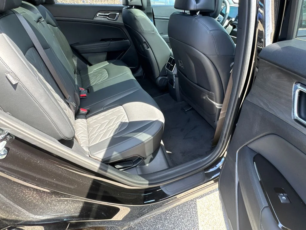 New 2024 Fusion Black Kia X-Line image 15