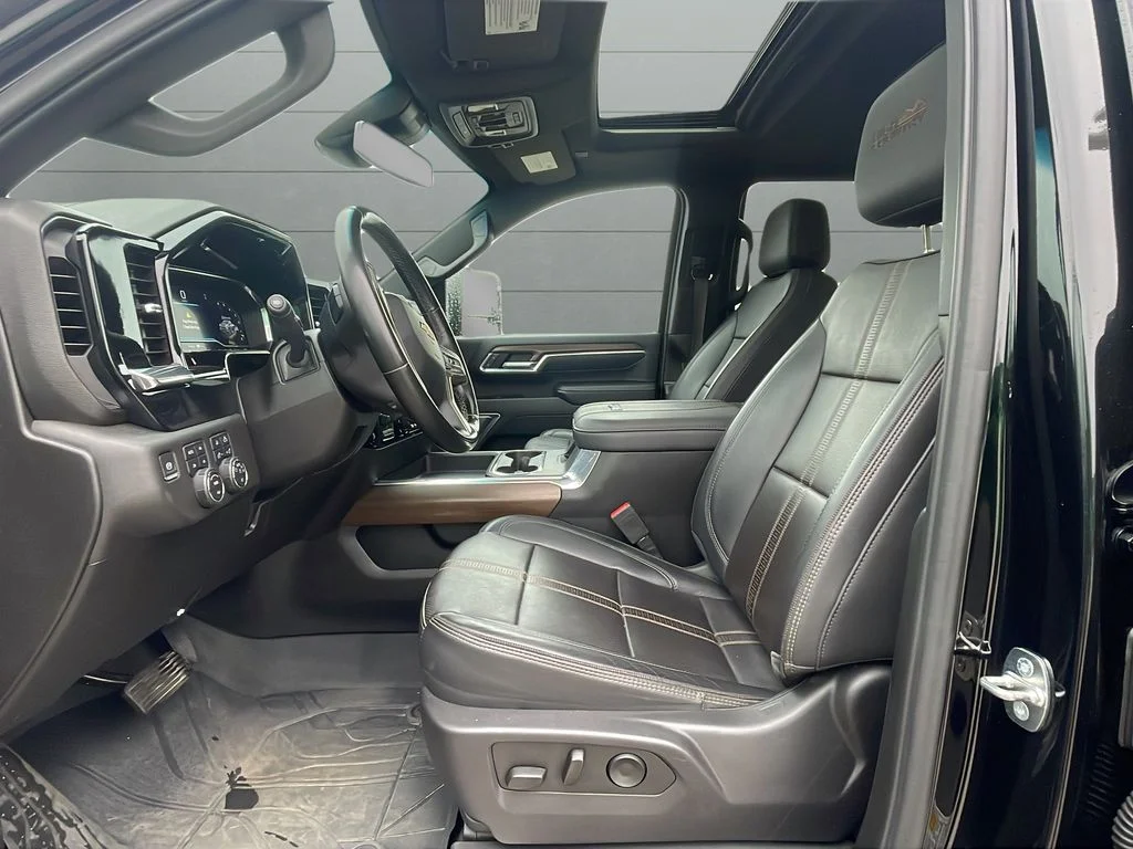 Used 2024 Black Chevrolet High Country image 10