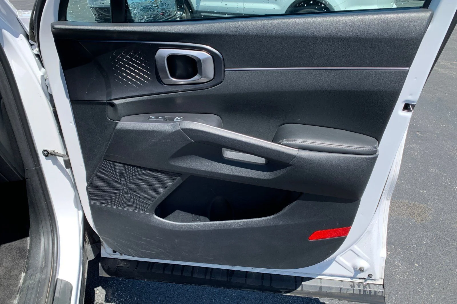 Used 2024 White Kia S image 23