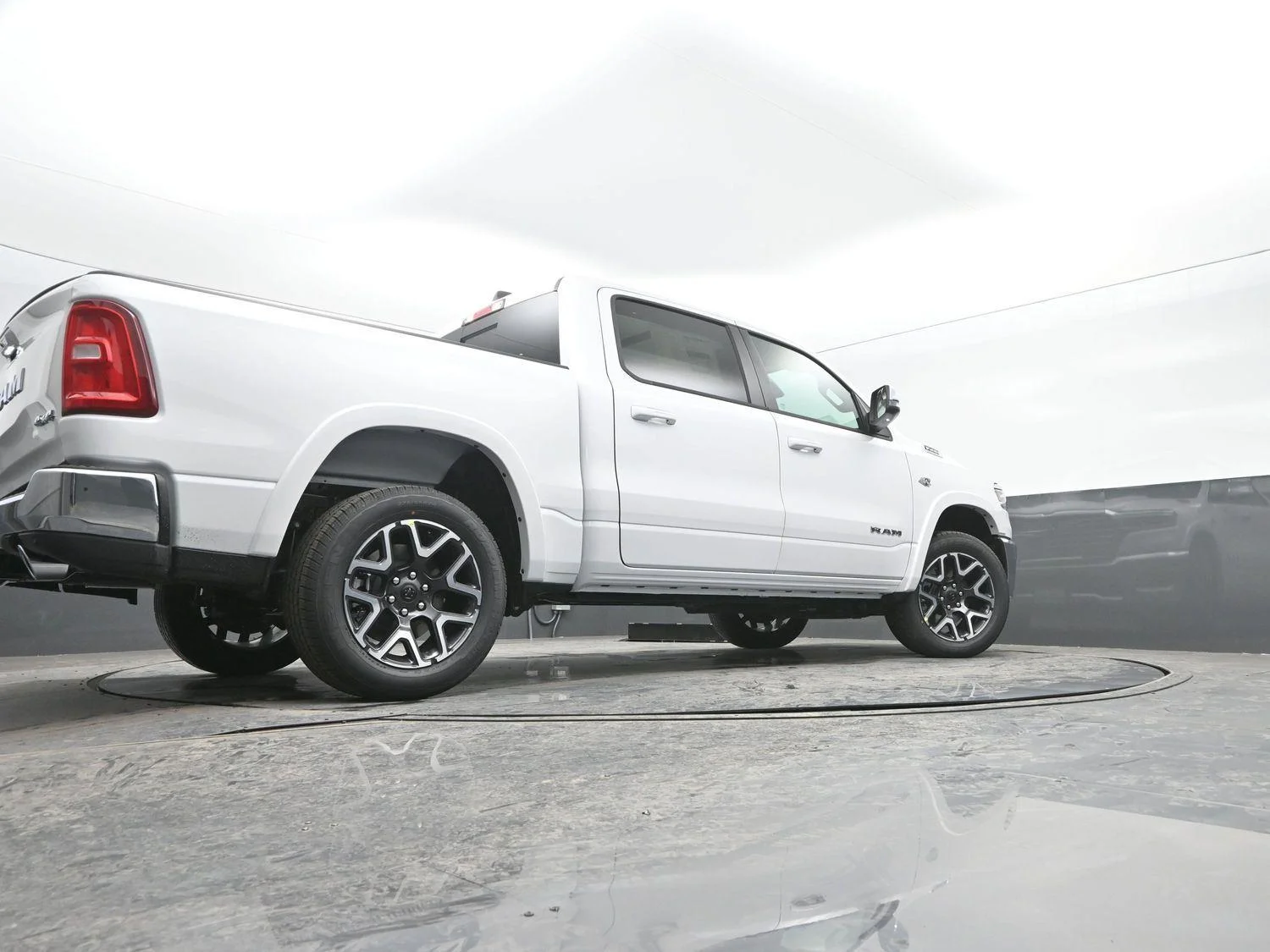 New 2026 Ivory White Tri-Coat Pearl-Coat Exterior Paint RAM Laramie image 39