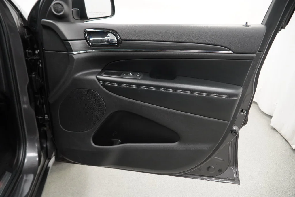 Used 2021 Gray Jeep Limited image 41