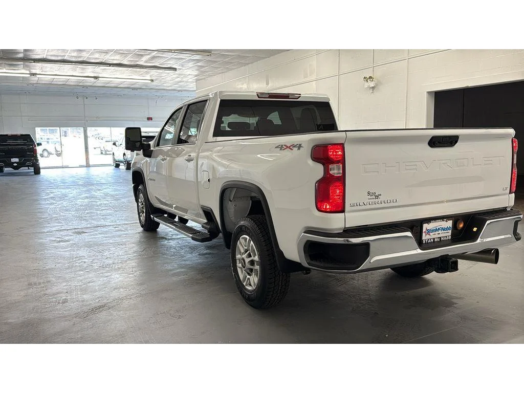 Used 2025 Summit White Chevrolet LT image 8
