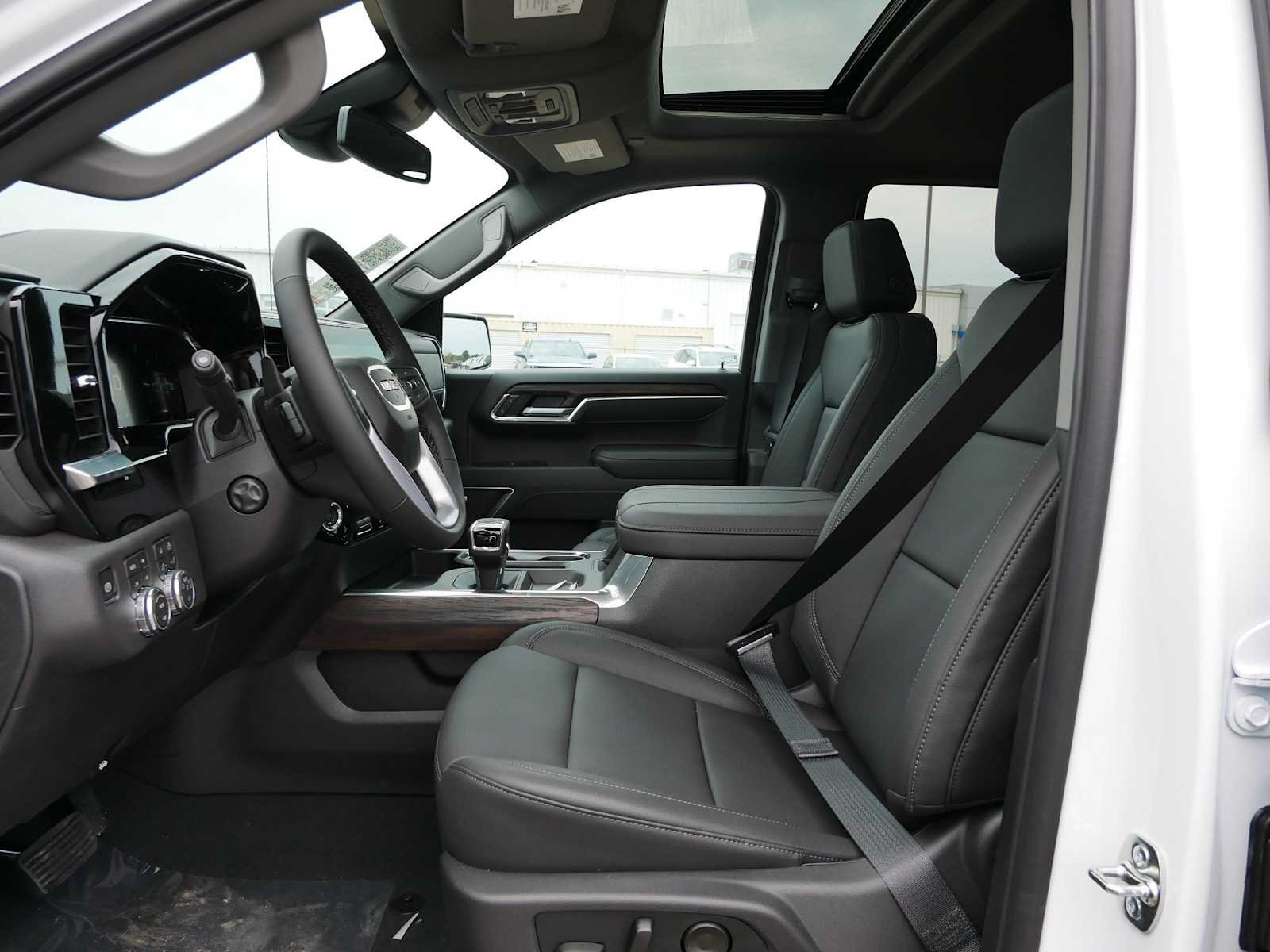 2026 GMC Sierra 1500 SLT - Photo 11