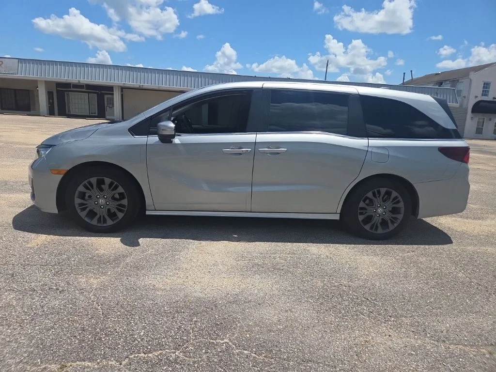 Certified Used 2025 Silver Honda Touring image 6