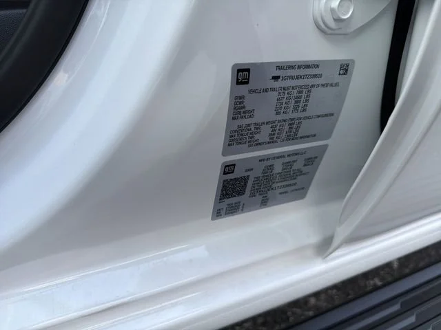 New 2026 Summit White GMC Elevation image 35