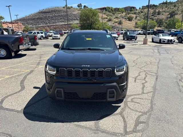 New 2026 Diamond Black Crystal Pearl-Coat Exterior Paint Jeep Laredo image 3