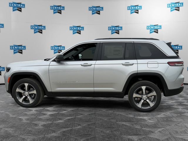 New 2026 Silver Zynith Exterior Paint Jeep Limited image 2