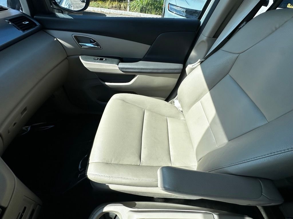 Used 2015 White Honda Touring image 34