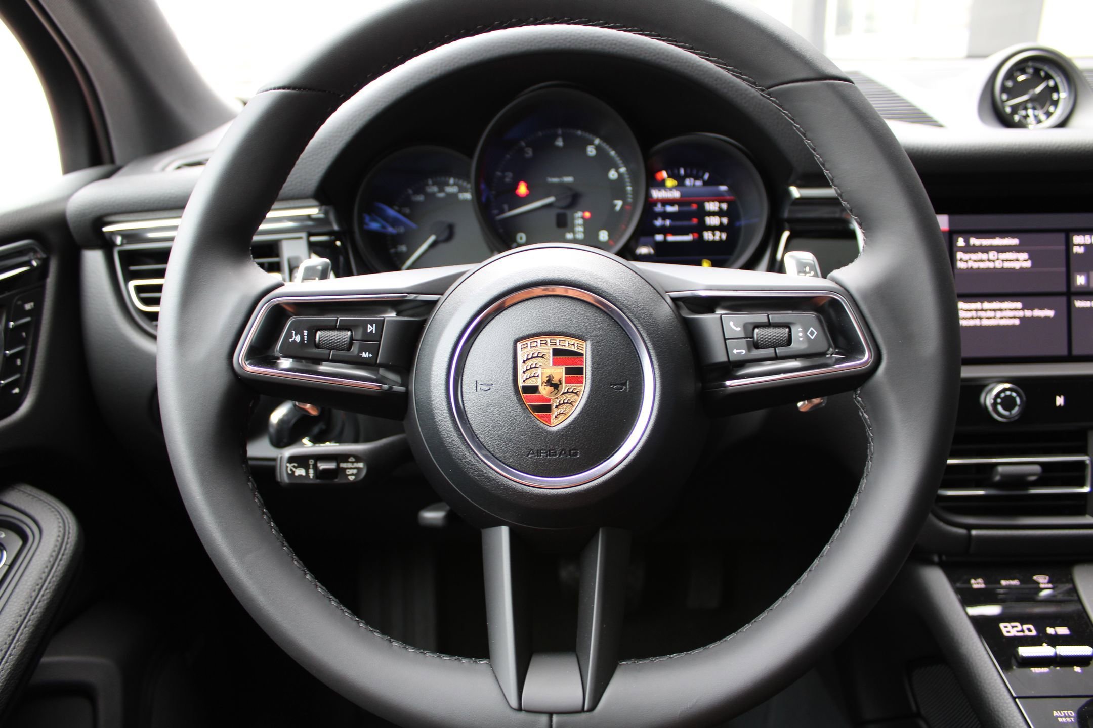 2026 Porsche Macan - Photo 15