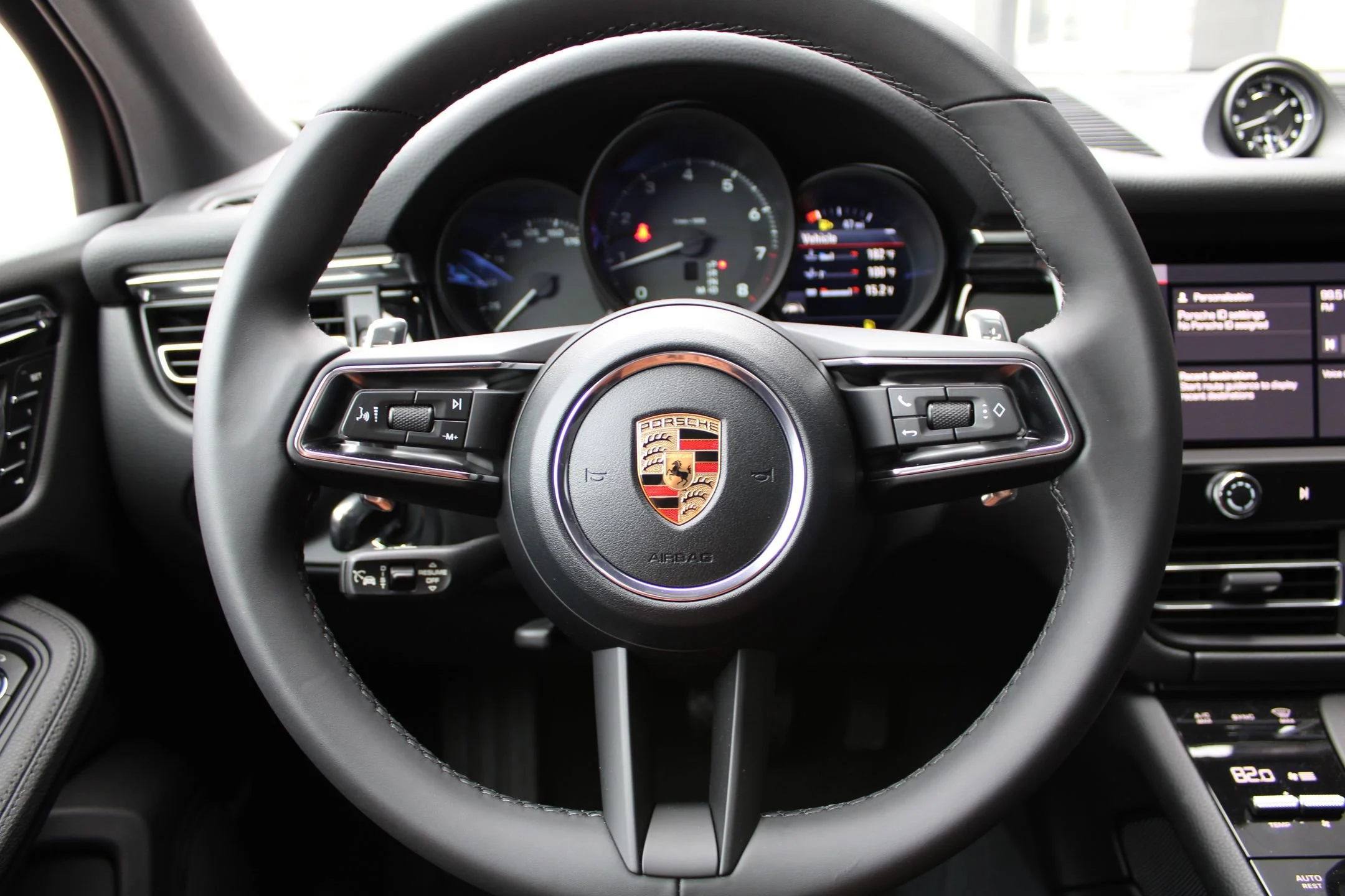 2026 Porsche Macan - Photo 15