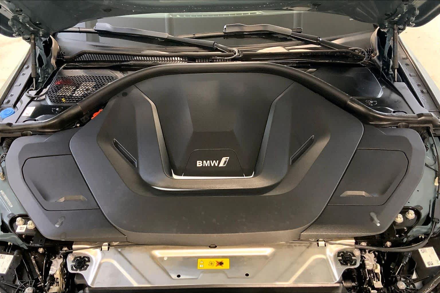 Used 2025 Cape York Green Metallic BMW eDrive40 image 30