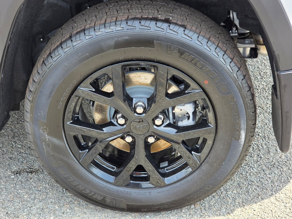 New 2026 Silver Jeep Laredo Altitude image 4