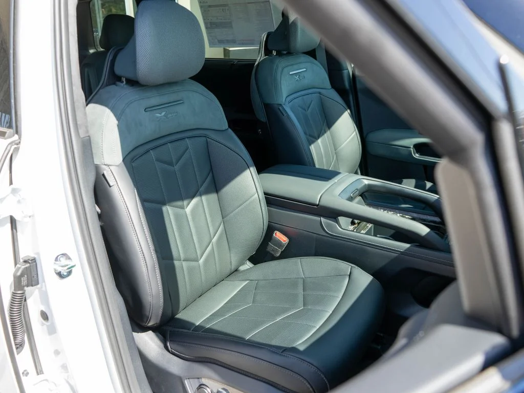 New 2027 Glacial White Pearl Kia X-Pro SX Prestige image 9