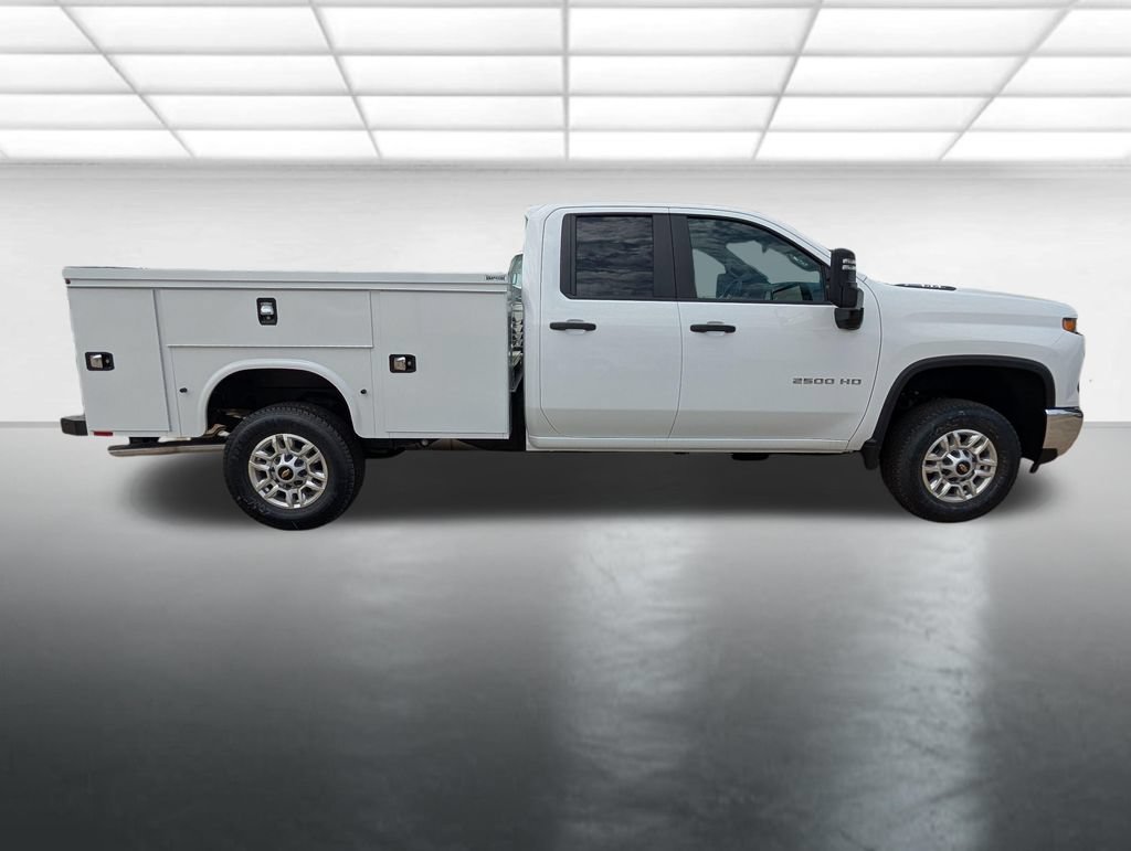 New 2026 Summit White Chevrolet WT image 27