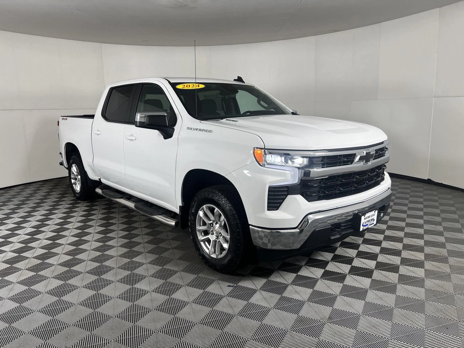 Used 2024 Summit White Chevrolet LT image 46