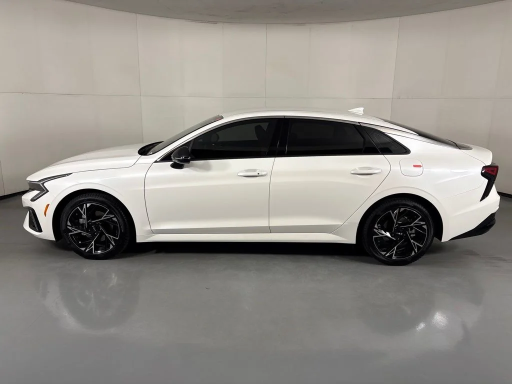 New 2026 Snow White Pearl Kia GT-Line FWD image 5
