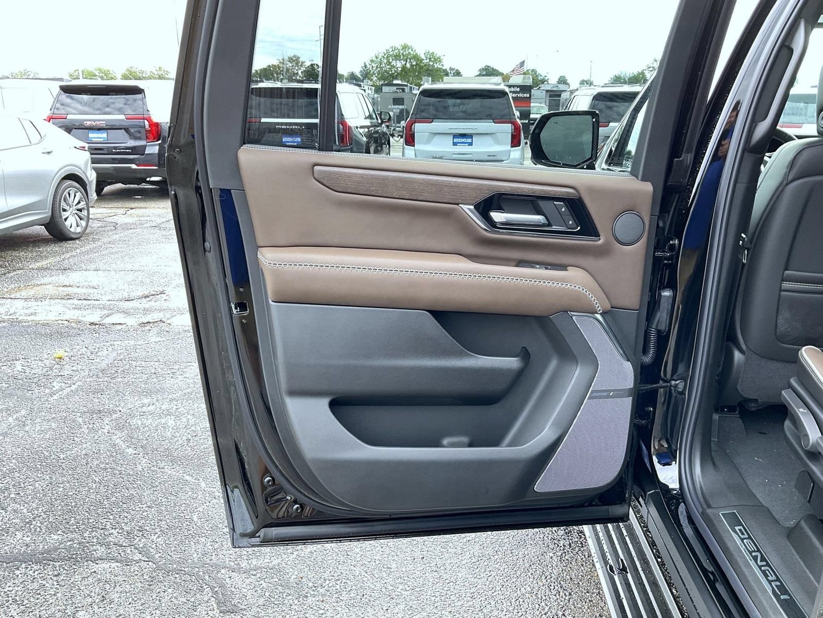 2026 GMC Yukon XL Denali Ultimate - Photo 22