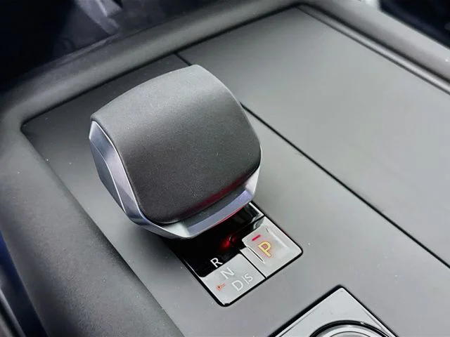 New 2026 Fuji White Land Rover Dynamic SE image 19