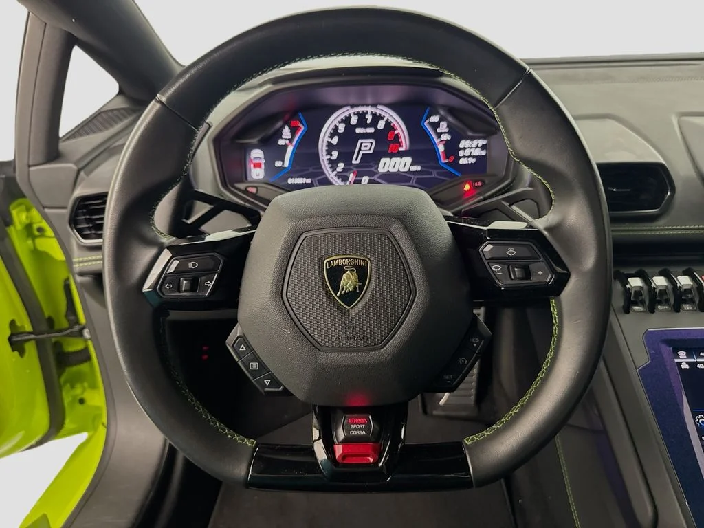 Used 2020  Lamborghini  image 11