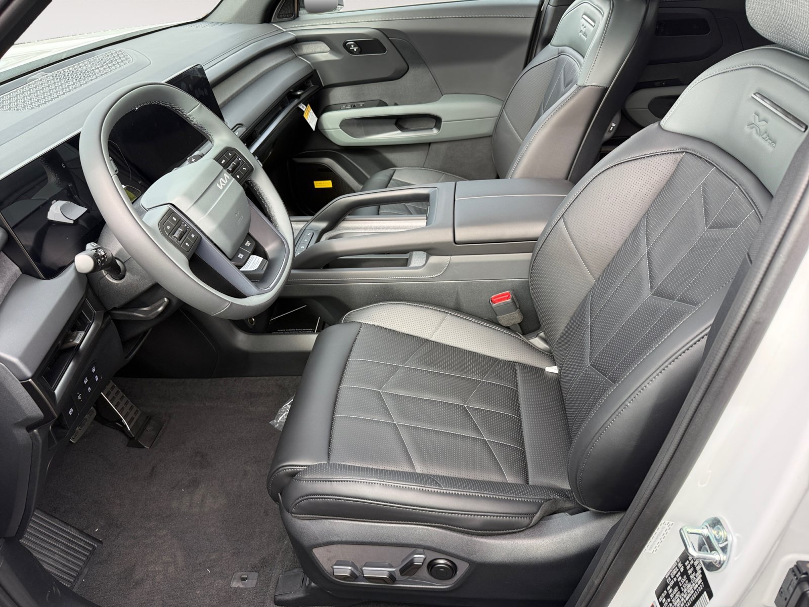New 2027 Glacial White Pearl Kia X-LINE SX image 10