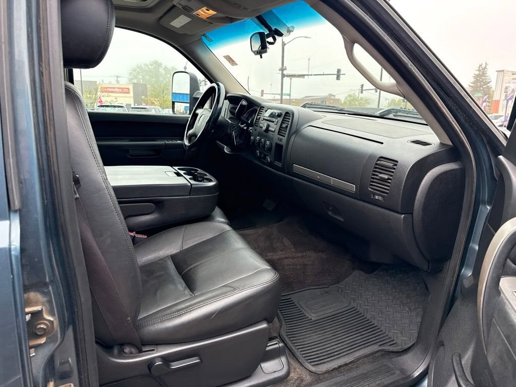 Used 2013 Stealth Gray Metallic GMC SLE image 30