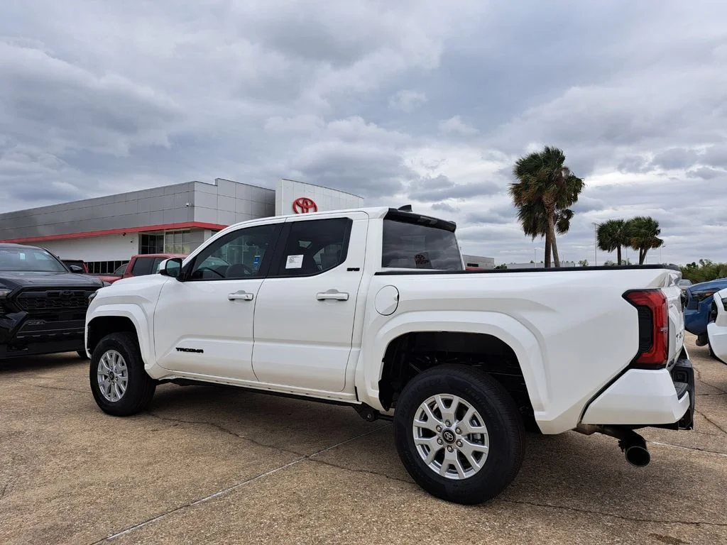 2026 Toyota Tacoma SR5 - Photo 7