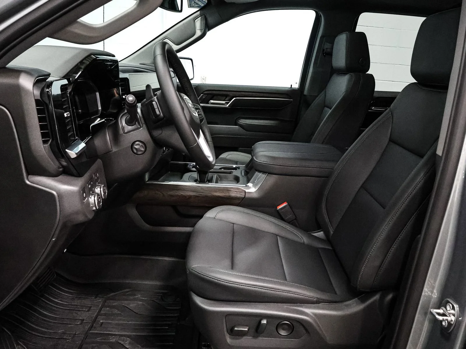 2026 GMC Sierra 1500 SLT - Photo 24