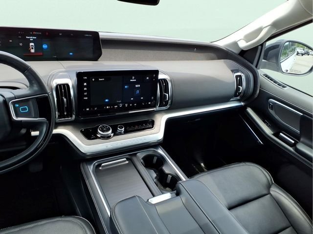 Used 2025 Silver Ford Platinum image 18
