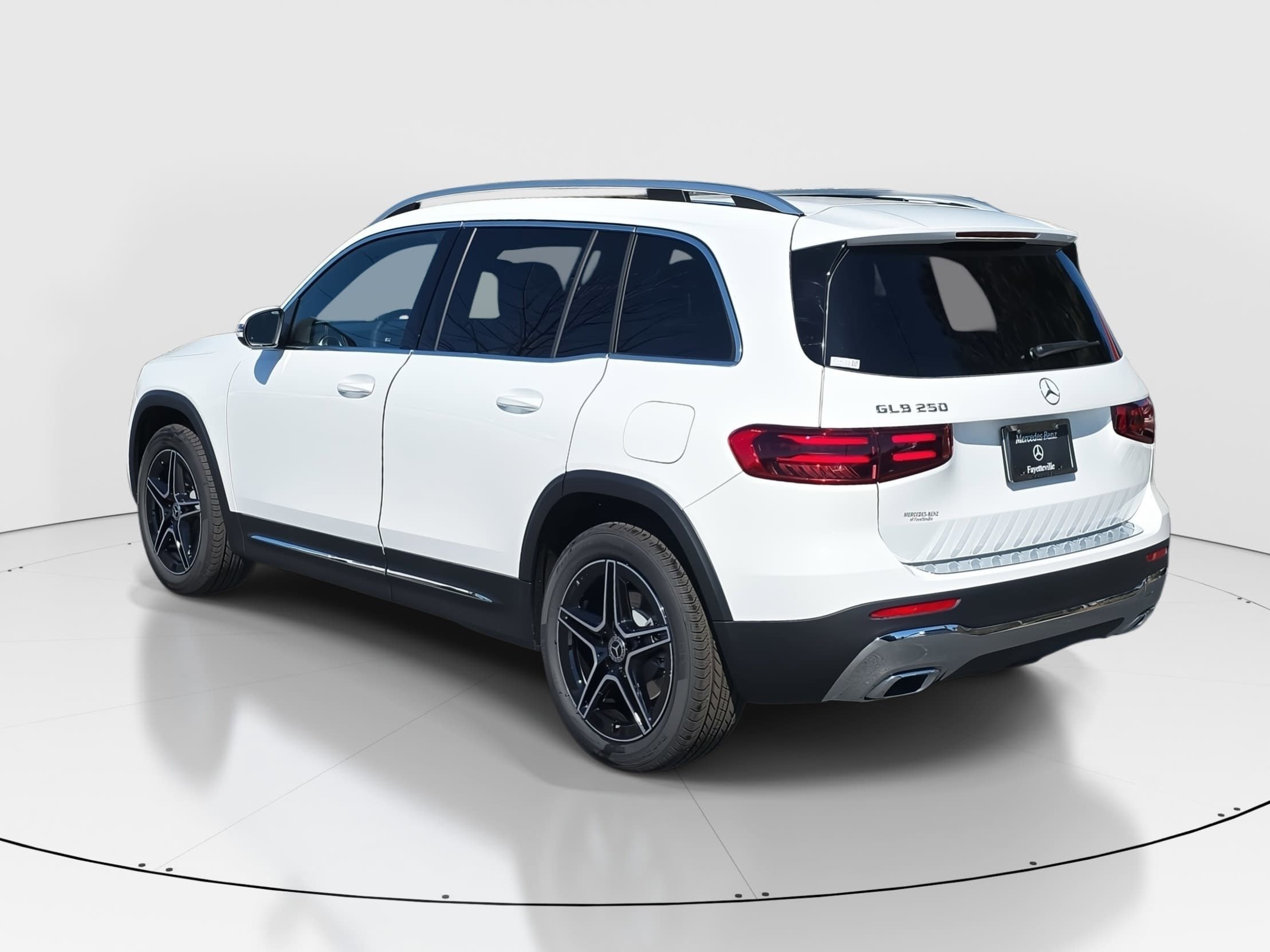 New 2026 Polar White Mercedes-Benz GLB250 image 7