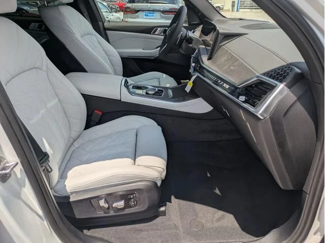 New 2026 Mineral White Metallic BMW sDrive40i image 26