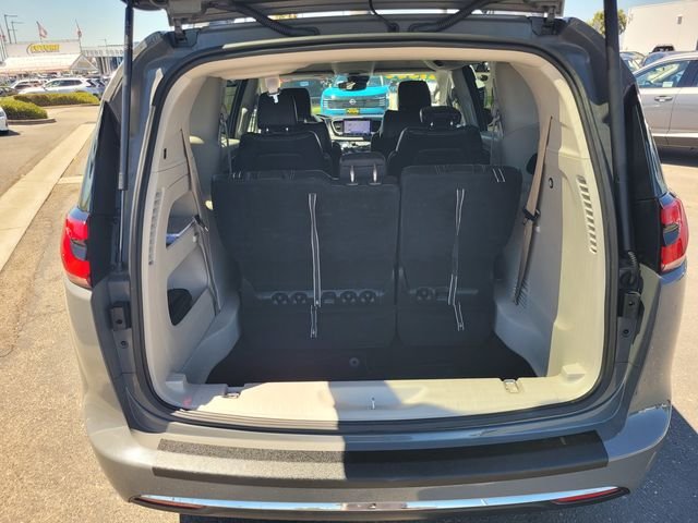 Used 2022 White Chrysler Touring L image 11