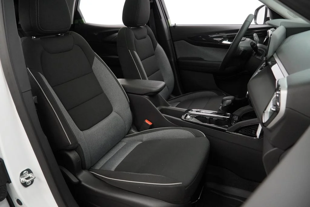 New 2026 White Chevrolet LT image 30