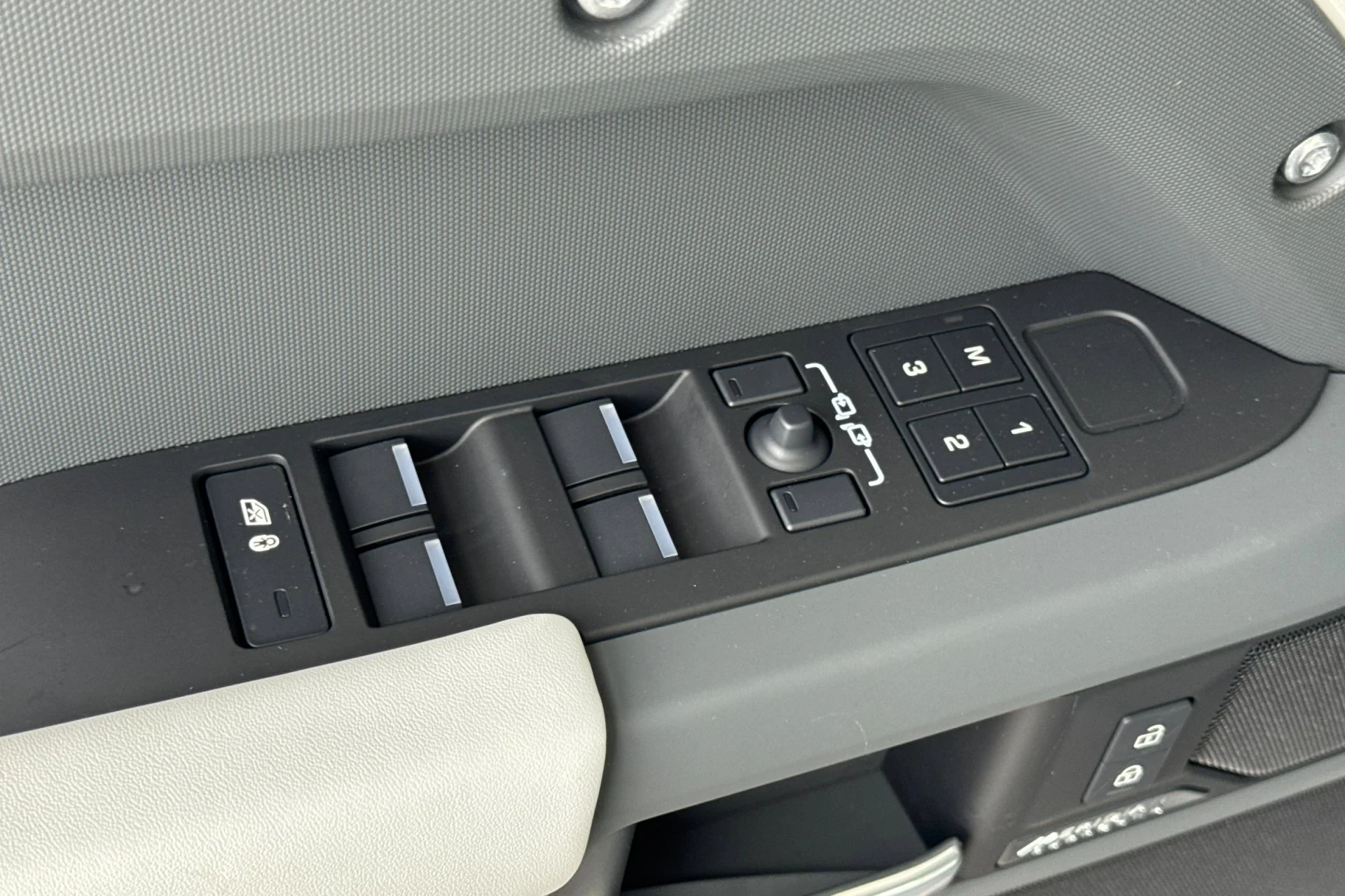New 2026 Borasco Grey Land Rover X-Dynamic SE image 15