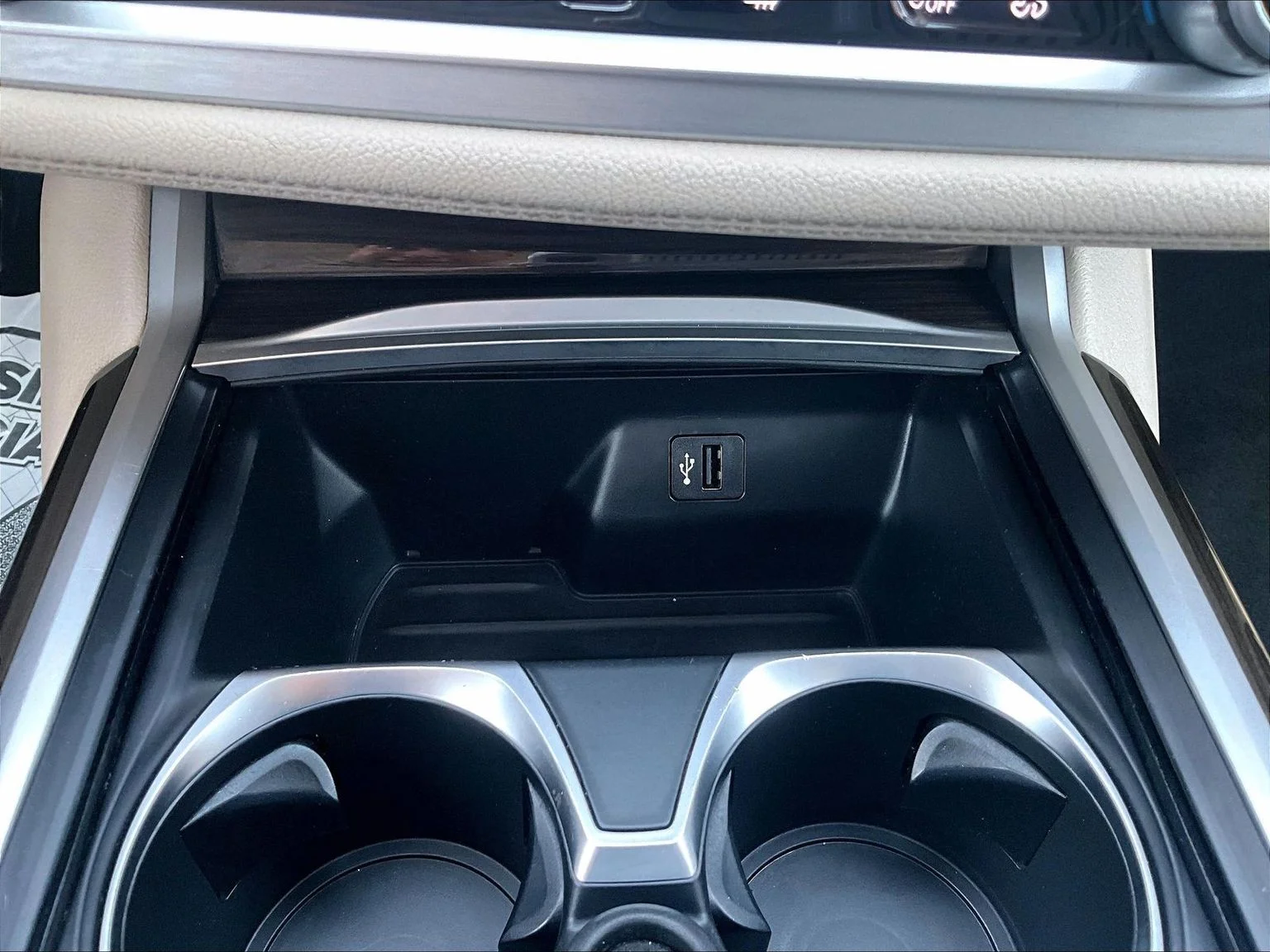 Used 2018 White BMW 740i xDrive image 33