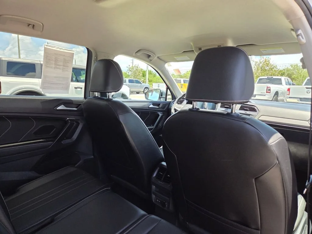 Used 2023 Silver Metallic Volkswagen SE image 17