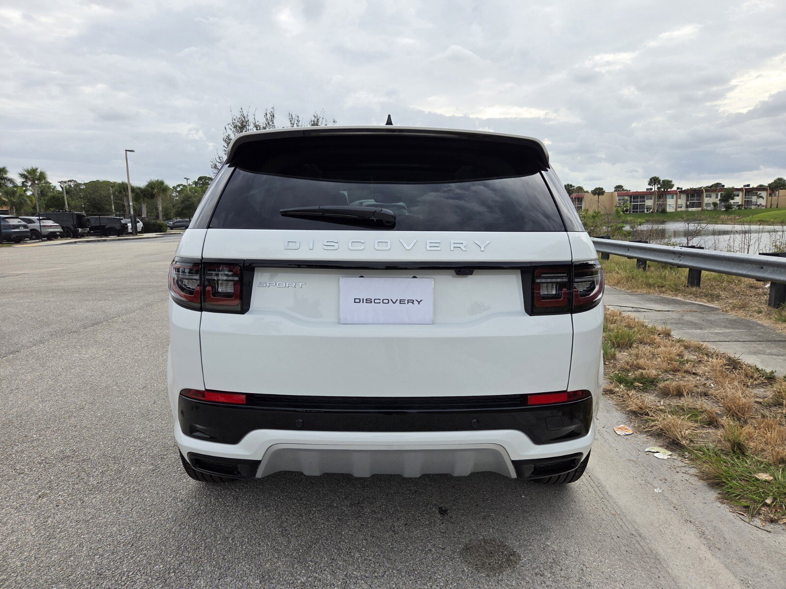 New 2025 Fuji White Land Rover P250 S image 6
