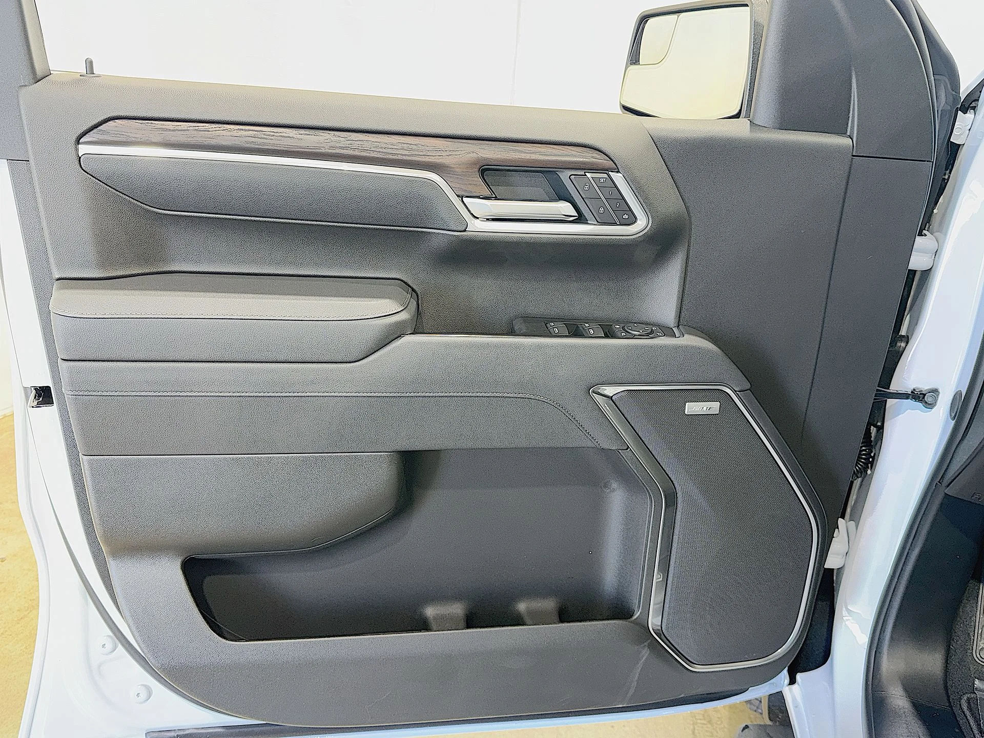 New 2026 Glacier White Tricoat GMC SLT image 22