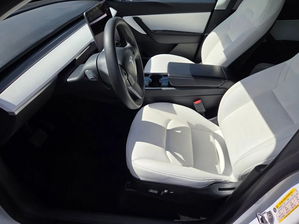 Used 2020  Tesla Long Range image 13